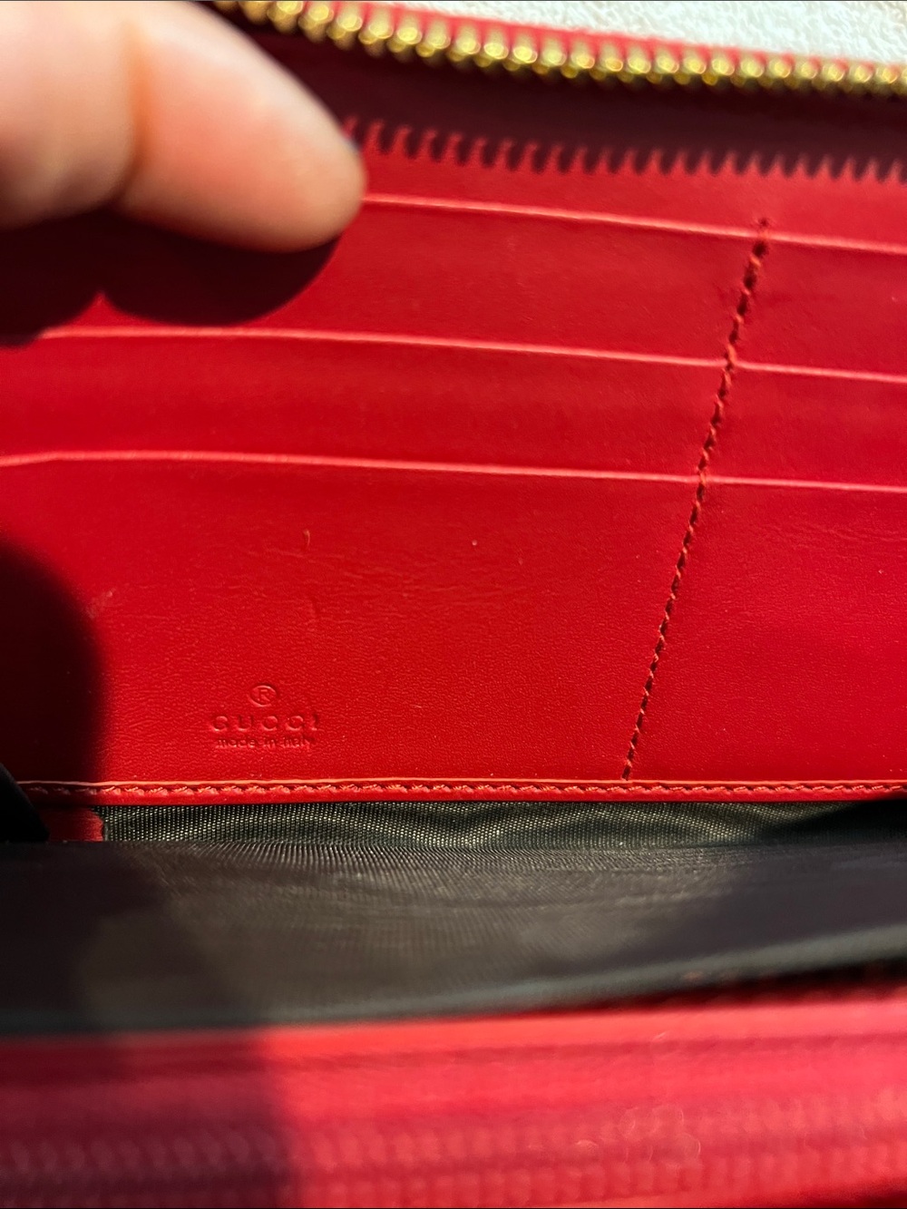 Gucci Beige GG Supreme Rainbow 'LOVE' Zip Wallet with Red Trim - Picture 3 of 3